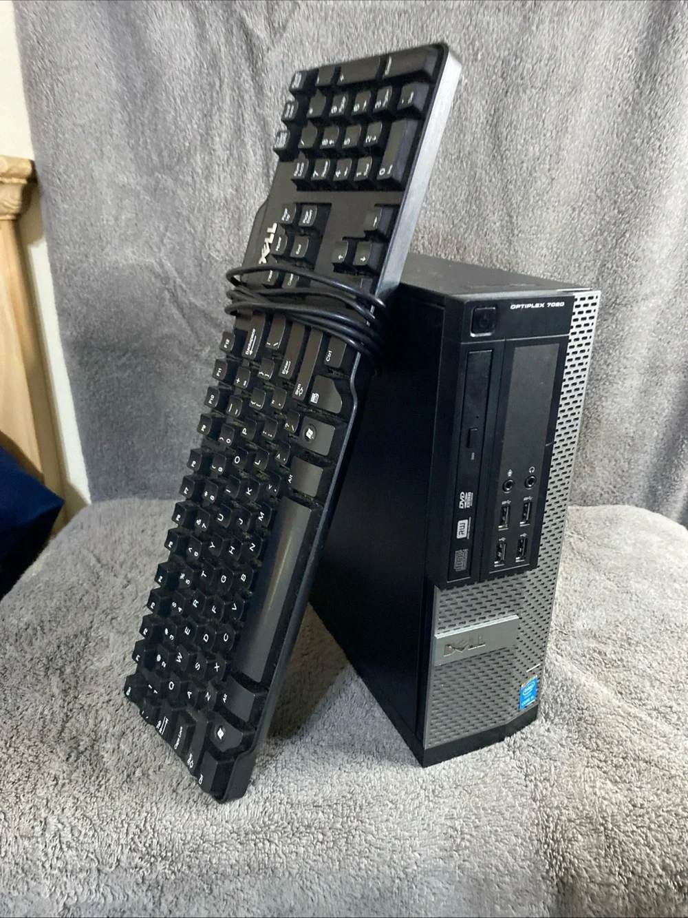Dell Small Form Factor Desktop with Black Wired Keyboard - Black Window 10 pro